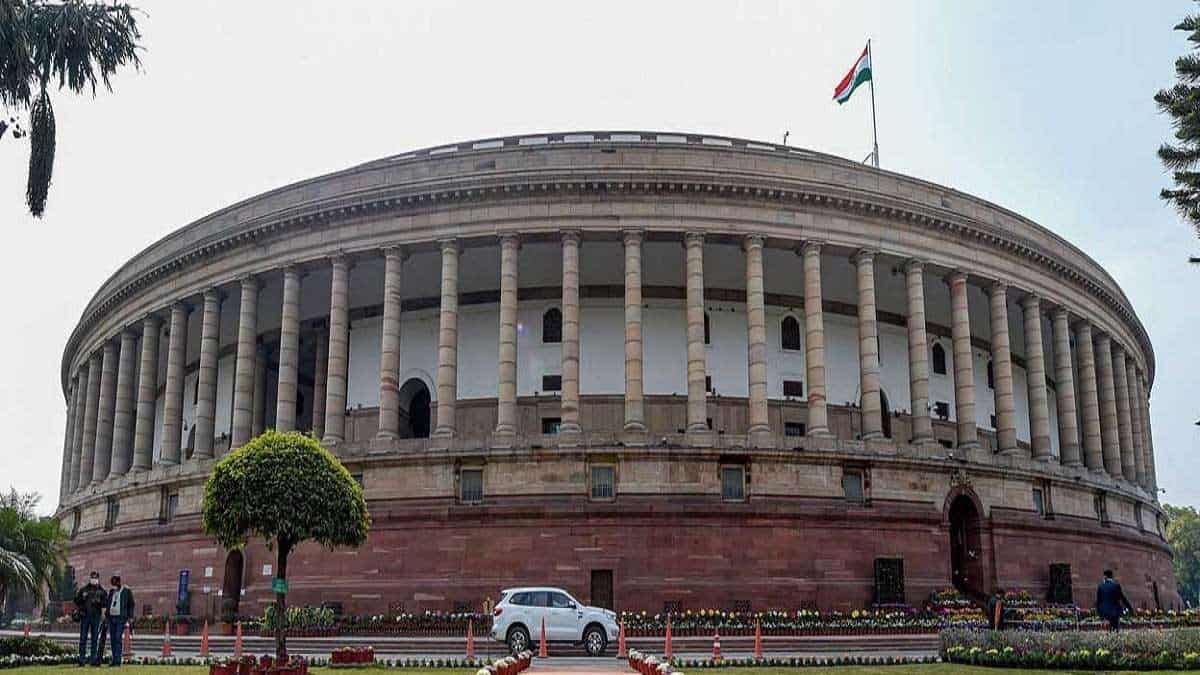 संसद के शीतकालीन सत्र से पहले सरकार ने बुलाई सभी दलों की बैठक