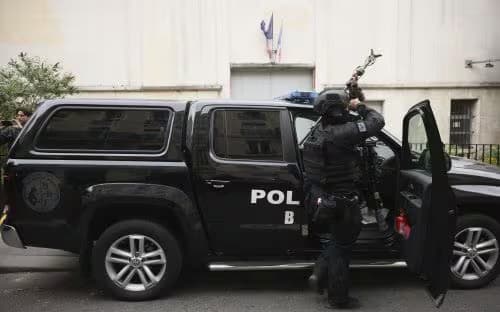 ईरान दूतावास पर पैरिस में विस्फोटक ले आए गिरफ्तारियों के संदर्भ में